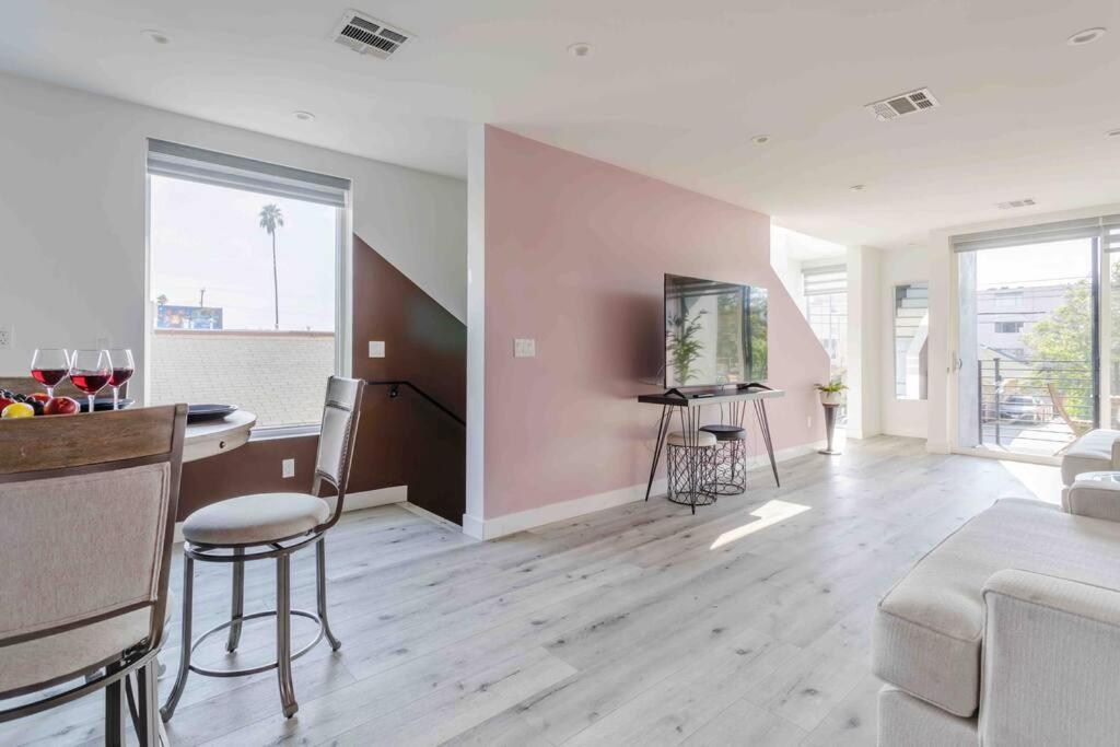 Villa Stunning Hollywood Townhouse With Sunny Views Los Angeles Esterno foto